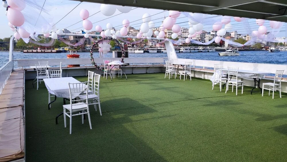 GEMZE üst güverte nikah kürsüsü ve çiçekli tak süslemesi